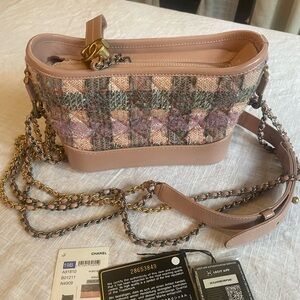 Chanel Pink and Brown Tweed Crossbody Bag. Excellent condition pre-owned.